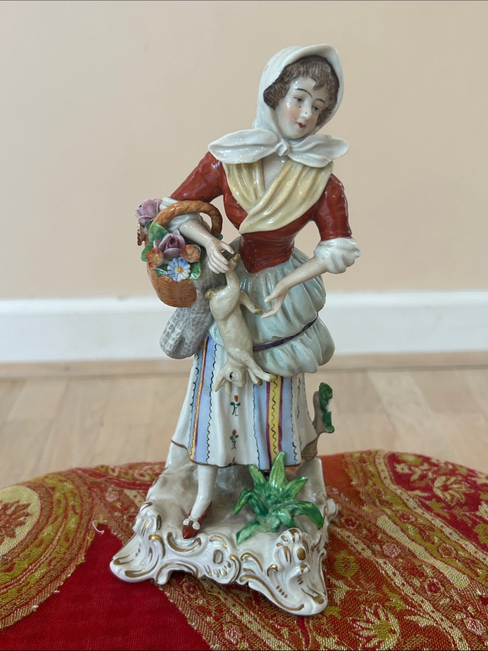 Sitzendorf figurine of peasant girl